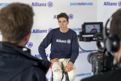 Àlex Márquez s’adreça als participants de la sisena edició de l’Allianz Motor Camp, que va arrancar ahir al circuit de Rufea.