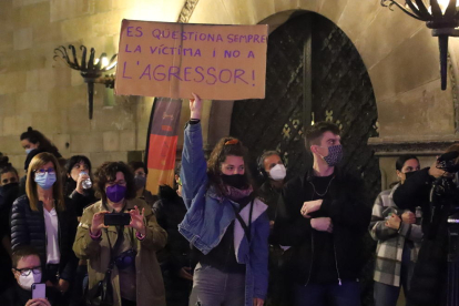 Manifestació el mes de març passat a la plaça Paeria pels casos d’abusos a l’Aula de Teatre.