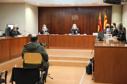 El acusado, de 68 años, ayer durante el juicio celebrado en la Audiencia de Lleida. 