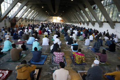 Pregària del ramadà als Camps Elisis, el passat 13 de maig.