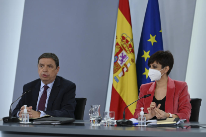 El ministro Luis Planas presentó las novedades de la PAC junto con la portavoz del Gobierno.