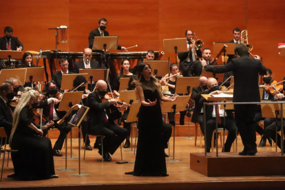 La Orquestra Simfònica del Vallès, ayer en su tradicional concierto navideño en el Auditori de Lleida.