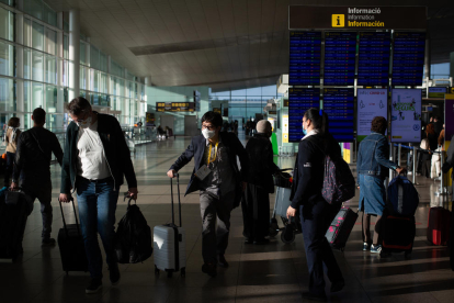 Les conseqüències a les restriccions a viatges des d’alguns països ha desfermat la por en la borsa.