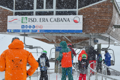 Els aficionats van poder estrenar la temporada ahir a l’estació de l’Alta Ribagorça.
