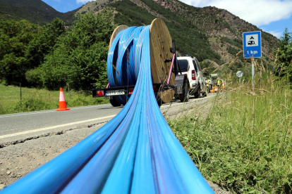 Desplegament de fibra òptica per donar serveis a pobles del Pallars Sobirà.