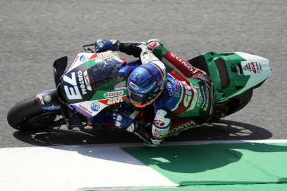 Marc Márquez, pensativo durante la sesión de entrenamientos libres del Gran Premio de Italia.