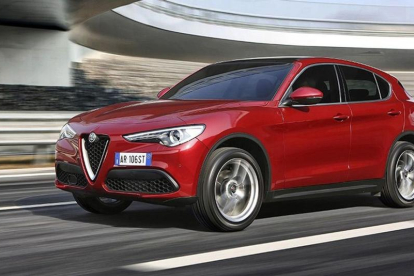 L'aposta d'Alfa Romeo per la digitalització comercial permet adquirir o contractar el rènting d'un automòbil amb vocació tot terreny com l'Stelvio des de qualsevol lloc.