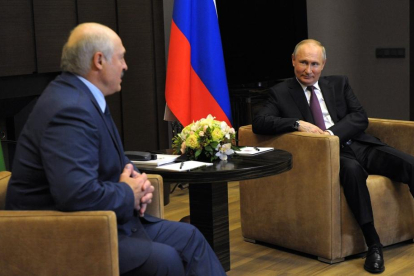 El president bielorús, Aleksandr Lukaixenko, es va reunir ahir amb el líder rus, Vladímir Putin.