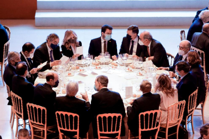 Aragonès compartió mesa con el rey y otras autoridades durante el acto organizado por Foment.