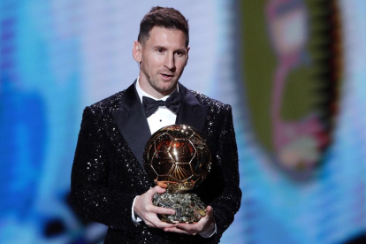 Messi recoge la séptima pelota de oro de su carrera.