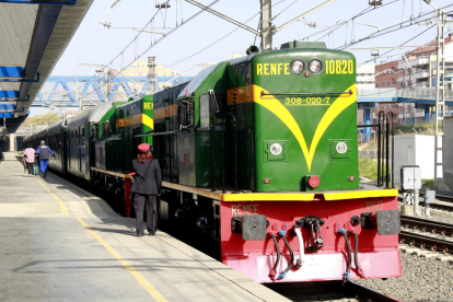 El Tren de los Lagos arranca la temporada con normalidad después de la reciente apertura de la vía entre Balaguer y la Pobla