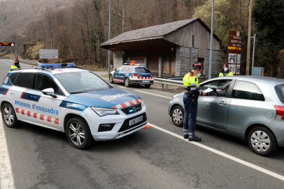 Imatge d’ahir d’un control dels Mossos d’Esquadra a l’entrada a la Val d’Aran des de França.