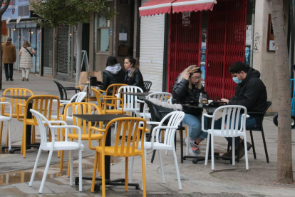 Imatge de la terrassa d’un bar a la Zona Alta de Lleida.