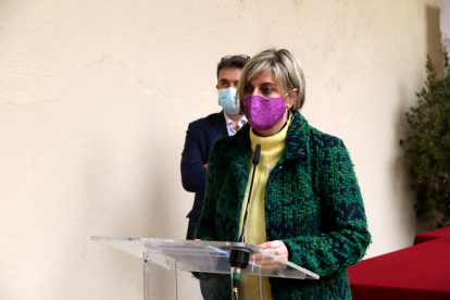 La consellera de Salud, Alba Vergés, durante su intervención después de firmar el protocolo de intenciones para la reordenación del sistema sanitario de Valls.