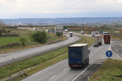 Imagen de la autovía A-2 a su paso por Lleida. 