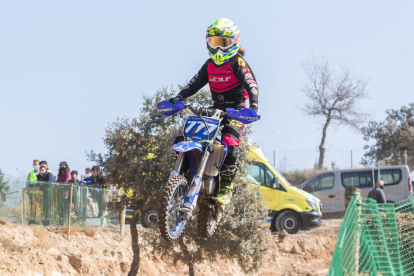 Un dels 120 pilots que van participar en el Motocròs de Ponts.