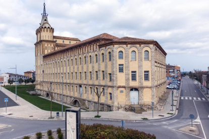 El edificio histórico del Sindicat de Cervera.