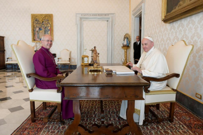 El papa expresó su dolor por el informe francés sobre abusos.