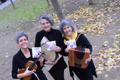 Raquel García, Montserrat Canela i Montse Nicuesa formen el trio.