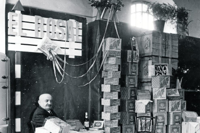 Josep Serra, a la Fira de Barcelona el 1929 (e), botiga d’El Rosal al Raval del Carme de Tàrrega (va obrir el 1960) i records d’El Rosal (D).