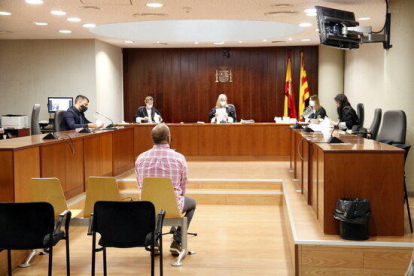 L'acusat d'abusar sexualment de la fillastra a l'Audiència de Lleida.