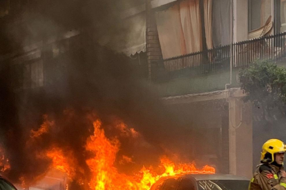 Cremen una furgoneta i un turisme a Balaguer