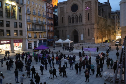L’acte institucional es va celebrar per primera vegada a la passarel·la davant de la plaça Blas Infante de Lleida pels protocols de la Covid-19.