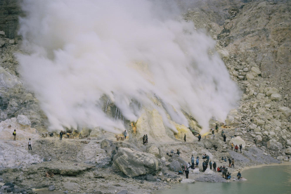 Una foto de Linke de la actividad humana sobre la Tierra, en el volcán Kawah Ijen, en la isla de Java.