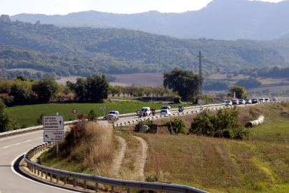 Marcha lenta en el Pallars Jussà para protestar contra la MAT de Laluenga-Isona