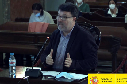 El diputat d'ERC Joan Josep Nuet durant el seu interrogatori en el judici al Tribunal Suprem el 24 de març.