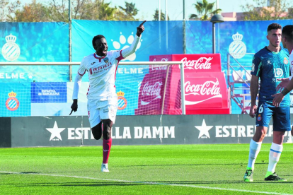 Asi celebró Fernando Cano su gol, que significaba el 0-2.