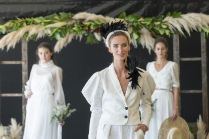 Desfilada de les últimes tendències en vestits de núvia de la firma Marina Codina.