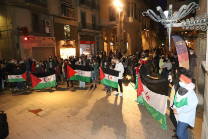 Concentración el pasado sábado en la plaza Paeria de Lleida en solidaridad con el pueblo saharaui.