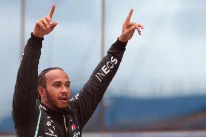 Lewis Hamilton celebra el seu setè Mundial després de la cursa del GP d’Istanbul.