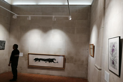 Vista de la sala La Capella de Torregrossa durant el muntatge de l’exposició que s’inaugurarà avui.