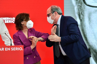 El líder del PP, Pablo Casado, y la presidenta madrileña, Isabel Díaz Ayuso, ayer, en un acto de partido.
