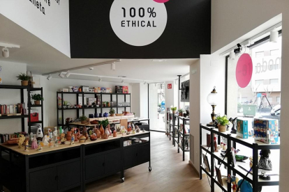 Obre a Balaguer la primera botiga Moda Re- de la comarca