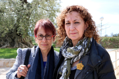 Margarita Català y Ester Capella, ayer en Móra d’Ebre.