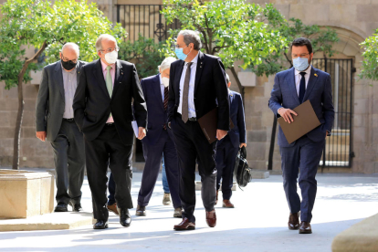 El president Torra y el vicepresident Aragonès, ayer, con el líder de Pimec, el leridano Josep Gonzàlez.