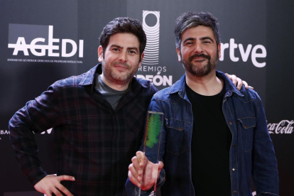Los hermanos Muñoz, Estopa, recibieron el Odeón al mejor grupo, mientras que Alejandro Sanz se llevó el de mejor álbum, por ‘#Eldisco’.