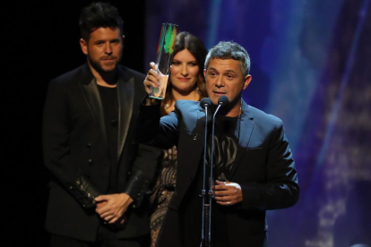 Els germans Muñoz, Estopa, van rebre l’Odeón al millor grup, mentre que Alejandro Sanz es va emportar el de millor àlbum, per ‘#Eldisco’.
