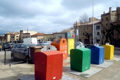 Contenedores de basura en el centro de Solsona.