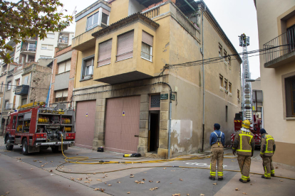 El fuego se produjo en una casa de la avenida Raval del Carme. 
