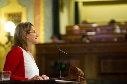 La vicepresidenta tercera i ministra de Transició Ecològica i Repte Demogràfic, Teresa Ribera, defensa al Congrés el RD-L de mesures urgents per mitigar l'impacte de l'escalada de preus del gas natural als mercats minoristes.