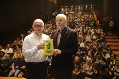 Gonzalo Boye presentó su libro en Lleida junto a Simeó Miquel.