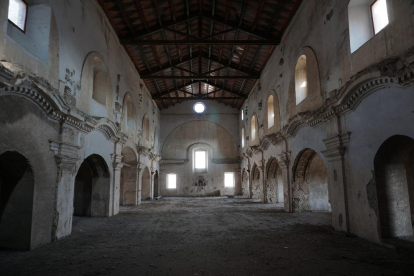 L’interior de l’antiga església de Sant Francesc a Balaguer.