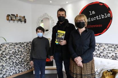 La Paeria va penjar ahir les pancartes que delimitaran a Francesc Macià la zona de parades de llibres.