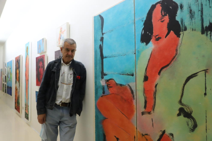 L’artista de la Seu d’Urgell Perico Pastor va inaugurar ahir una exposició a la galeria Indecor de Lleida.