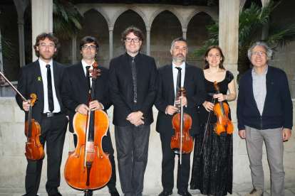 El Quartet Teixidor, Txema Martínez i Antoni Balasch al pati gòtic de l’IEI abans del concert.