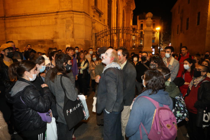 Els Galindos van presentar a la plaça de la Catedral el seu ‘Mort de riure’, amb la complicitat del públic.
